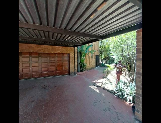 5 BEDROOM HOUSE FOR SALE IN SUNWARD PARK